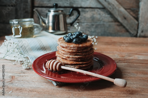 pancakes with berries and honey 