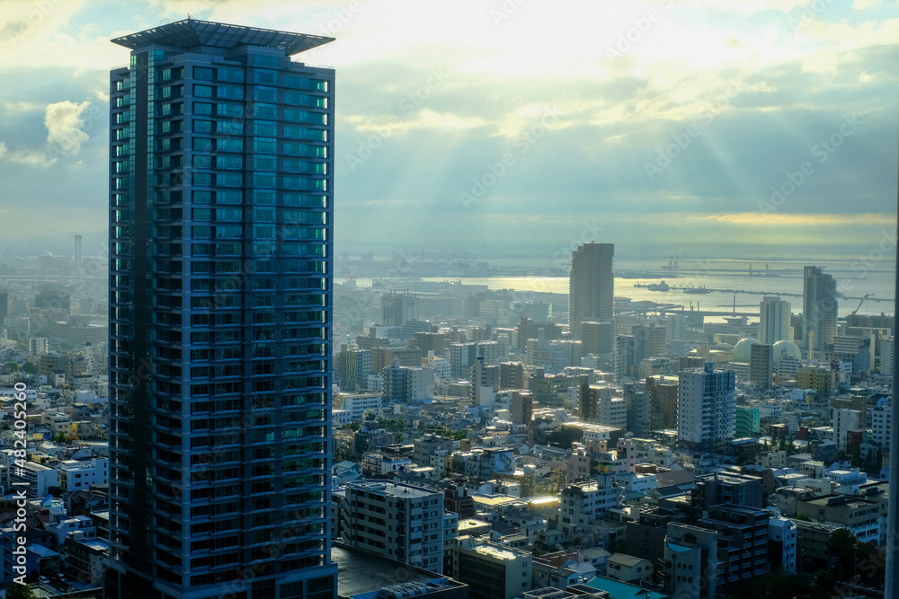 Fototapeta premium 窓から見た神戸の朝日