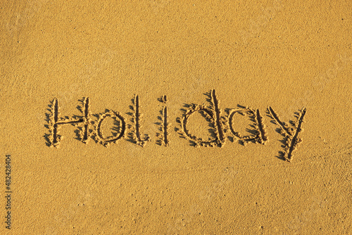 Das Wort holiday in den Sand geschrieben
