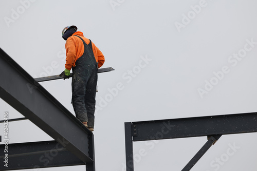 Wallpaper Mural Construction workers walk on narrow beams Torontodigital.ca