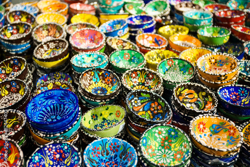 Turkish colorful ceramics on the Istanbul Grand Bazaar © EwaStudio