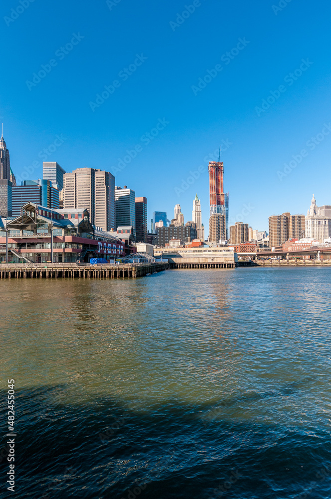 Fototapeta premium Manhattan from the River in New York, United States.