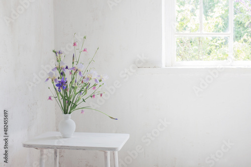 Fototapeta Naklejka Na Ścianę i Meble -  flowers in white vase in white vintage interior
