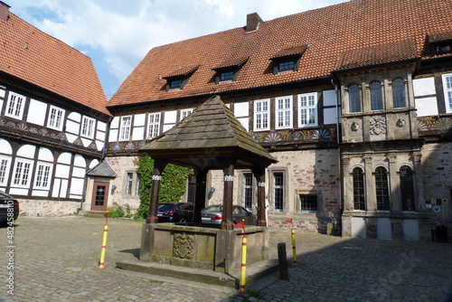 Brunnen und Fachwerkhaus Burg Blomberg