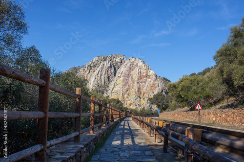 Trekking footpath to Salto del Gitano rockface  beside local road