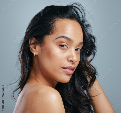 Obraz na plátně Natural hair and natural beauty is the best makeup for women