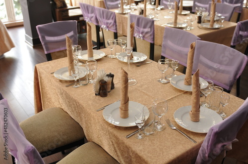 table setting in restaurant