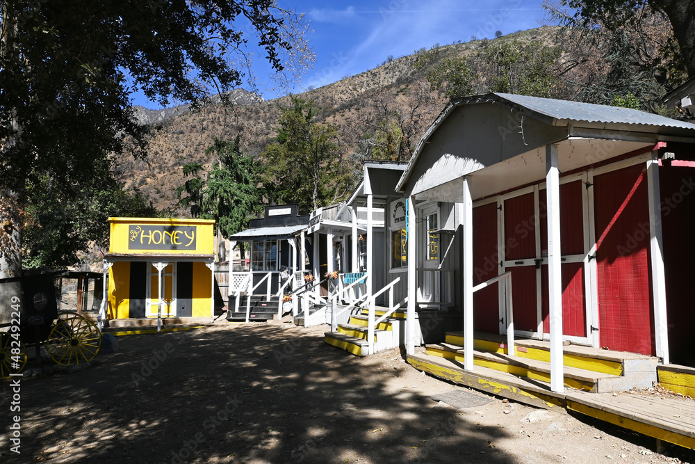 OAK GLEN, CALIFORNIA 10 OCT 2021 The Artisan Village at Oak Tree