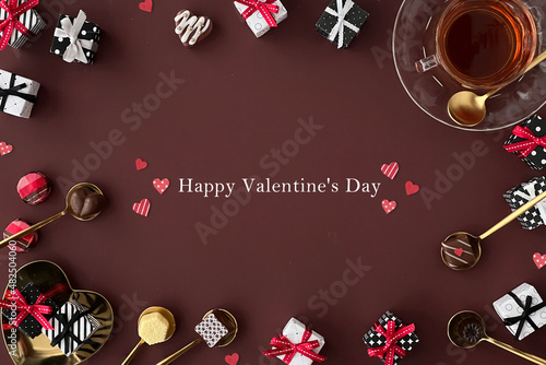 チョコレートとプチギフトのバレンタイン素材