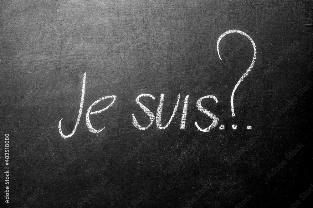 Inscription in French my name is. written je suis with chalk on blackboard