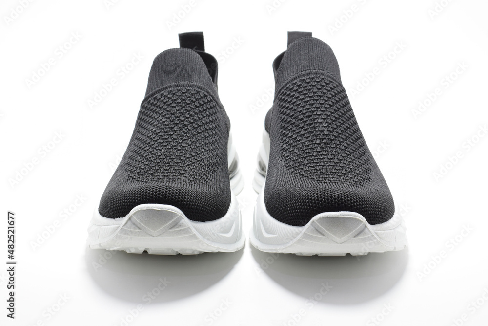 zapatos deportivos blanco y negro