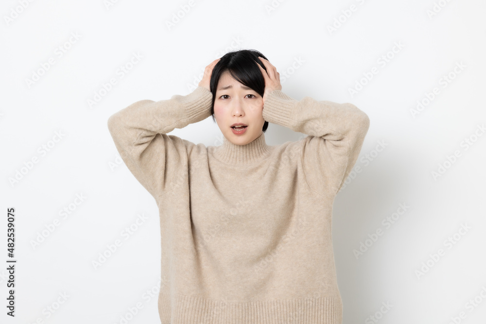 短い髪の日本人女性 短い髪の日本人女性