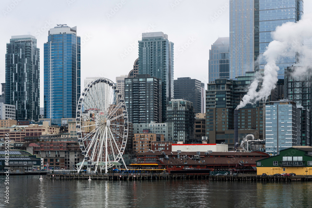 Naklejka premium Seattle City Skyline From The Water