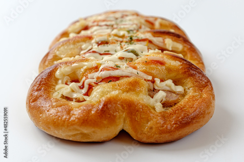 pizza bread on a white background © 성민 정