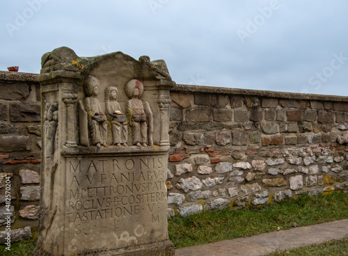 Canvas-taulu Matrons on a votive stone in Nettersheim