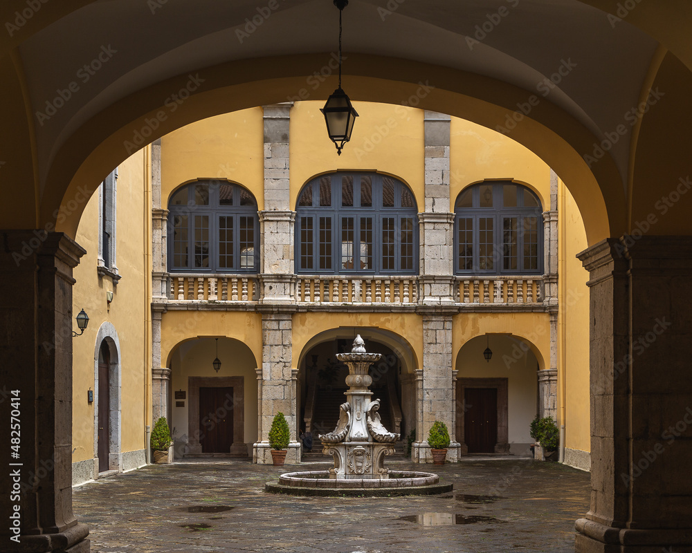 Ταπετσαρία In the historic centre of Melfi