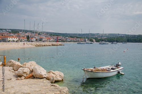 Fischerboot an der Mittelmeerküste in Kroatien photo