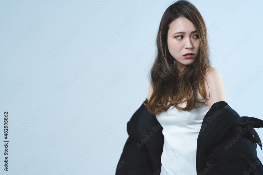 クールな女性ポートレート