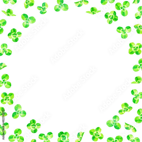 シロツメクサ（クローバー）の円形フレーム 春の草花 手描き水彩イラスト背景素材