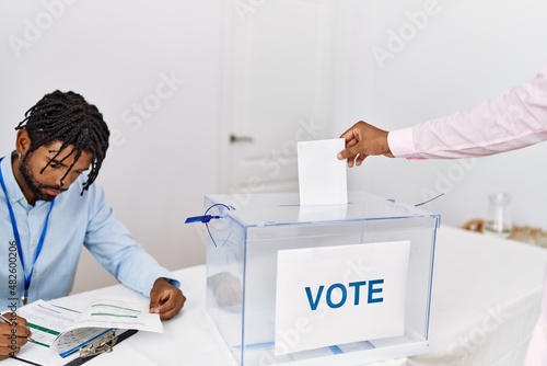 Obraz na plátně Two men voting at electoral college