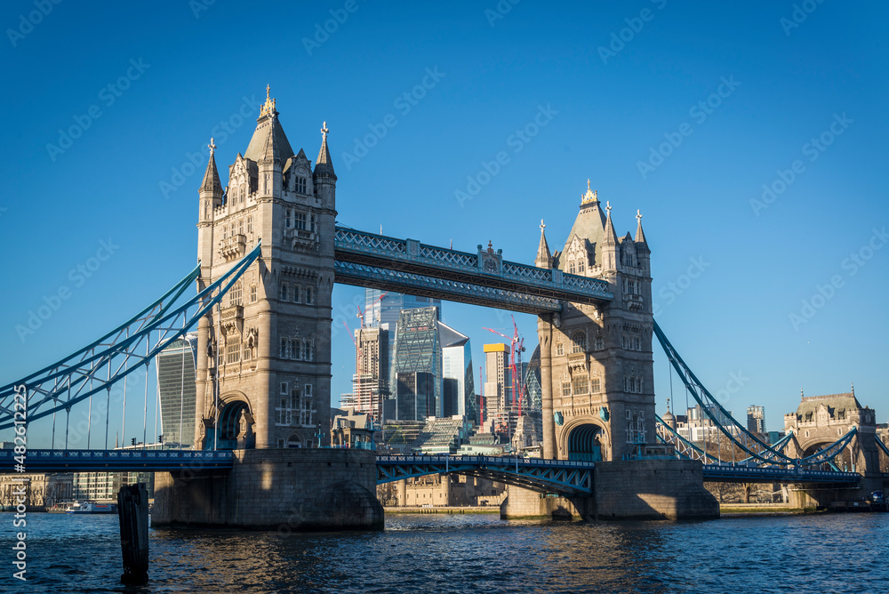 Obraz premium Tower Bridge, a Grade I listed combined bascule and suspension bridge in London, built between 1886 and 1894, designed by Horace Jones and engineered by John Wolfe Barry, London, England, UK