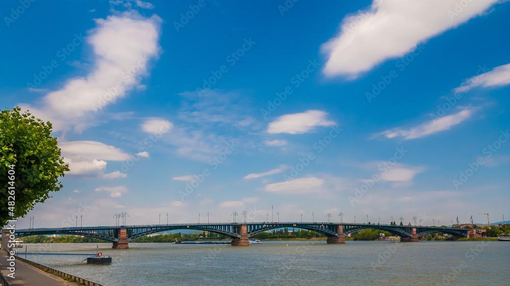 Lovely panoramic view of the famous Theodor-Heuss-Brücke in Mainz, the arch bridge linking the German states of Rhineland-Palatinate and Hesse. The main span of the bridge is 102.94 meters long.