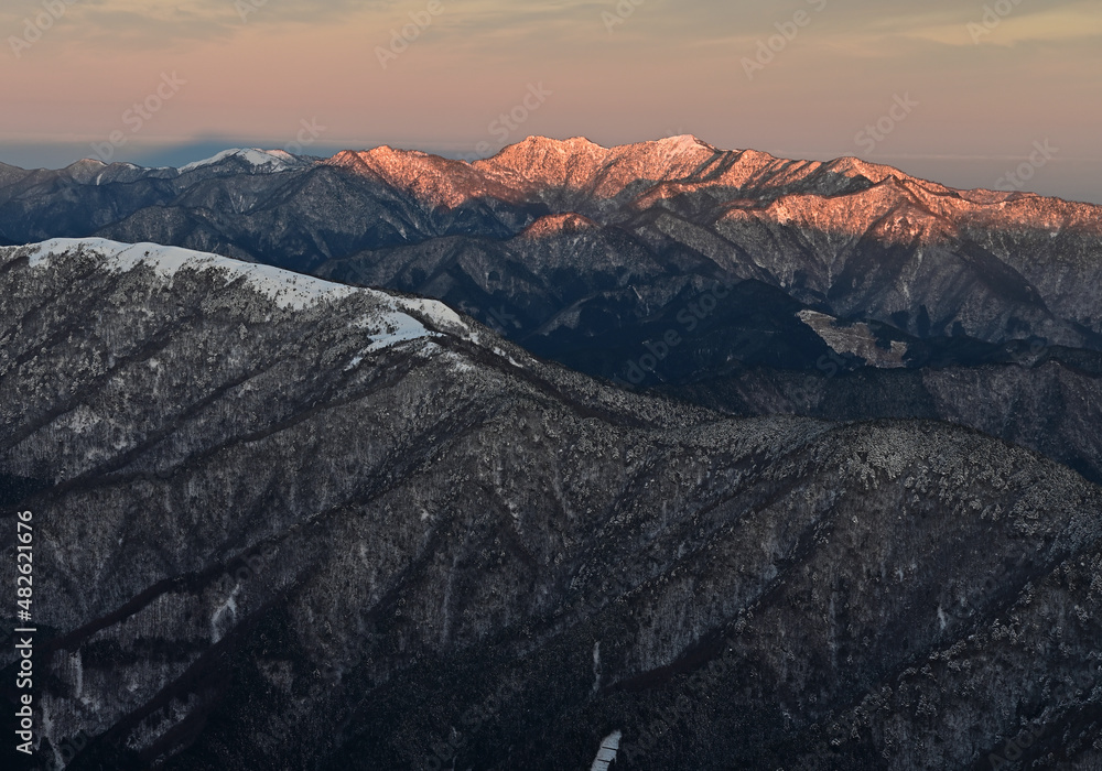 四国にある日本百名山「剣山」、「三嶺（みうね）」の冬景色