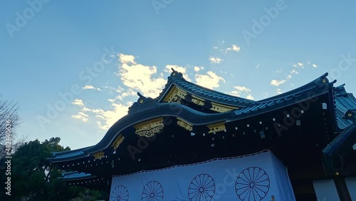 冬の晴天　靖国神社　拝殿