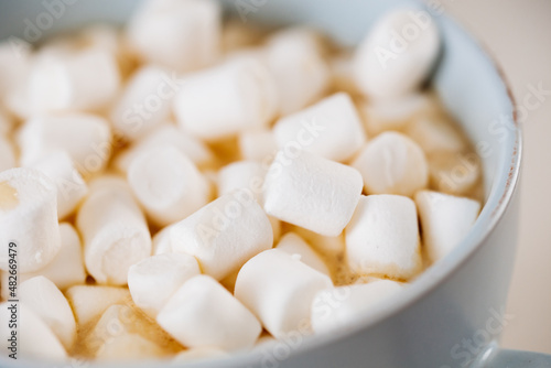 Marsh mallows in a bowl