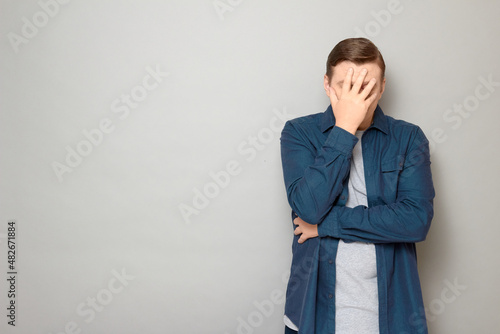 Fototapet Portrait of unhappy disappointed mature man making facepalm gesture
