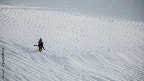 Cuadro en lienzo Freerider dans un champ de Poudreuse