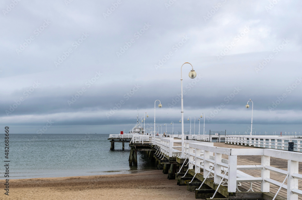 Obraz premium Old wooden pier in Sopot, Baltic Sea coast