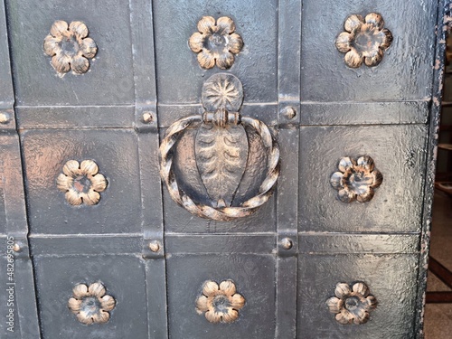 Obraz na plátně wrought iron metal door with handle ring, antique door knocker