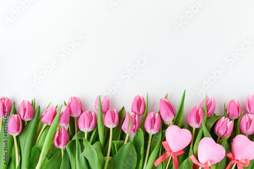Fototapeta Naklejka Na Ścianę i Meble -  spring flat lay with tulips on white