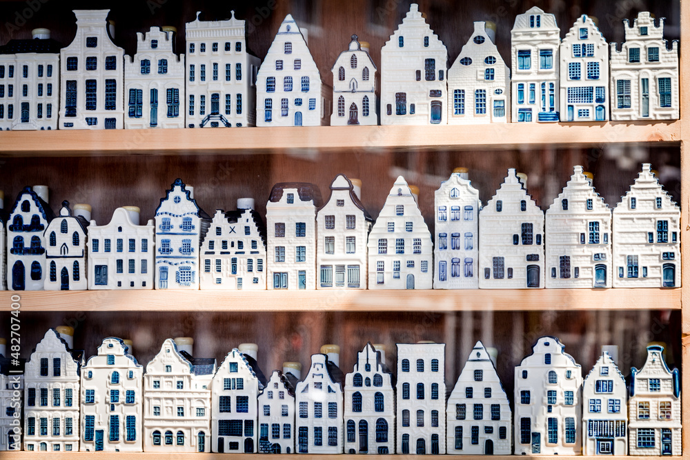 Shop window with 3 rows of blue Delftware porcelain of Dutch style houses