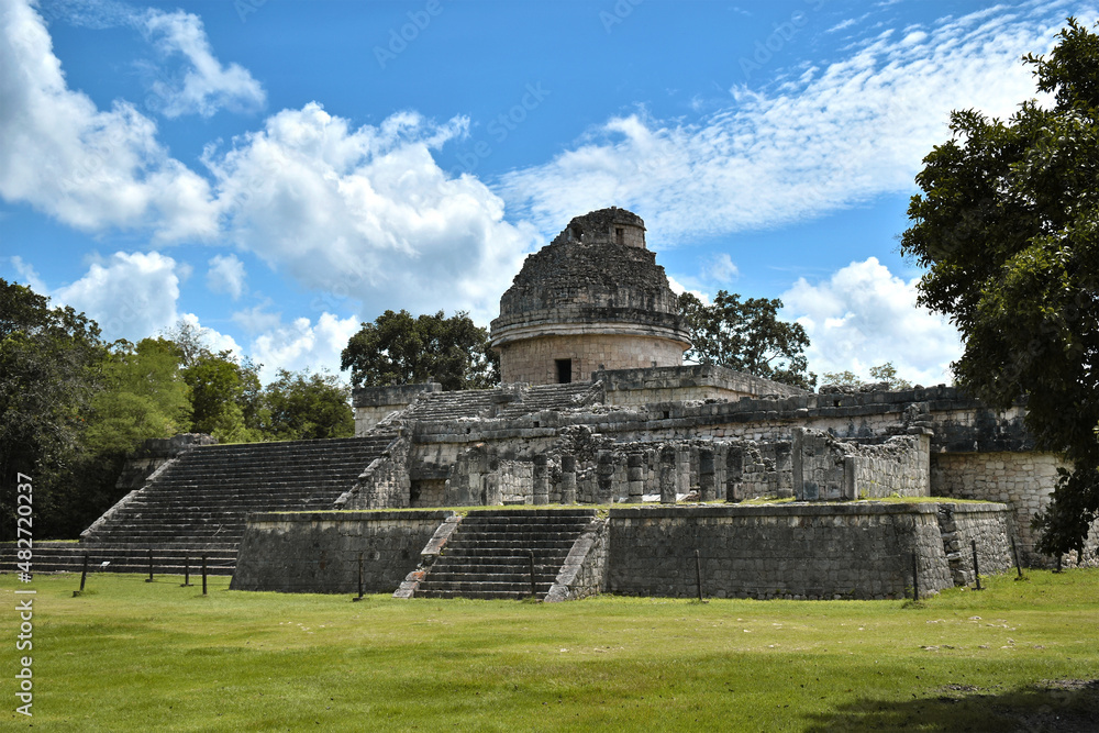 El Caracol Observatory, ruins of the Mayan city of Chichen Itza, Mexico El Caracol Observatory, ruins of the Mayan city of Chichen Itza, Mexico