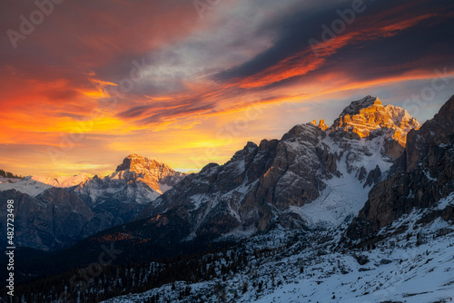 Canvas Print Beautiful winter sunset in the mountains