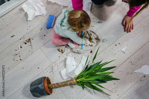 Obraz na płótnie one caucasian baby girl making mess playing and mischief with bad behavior rippi