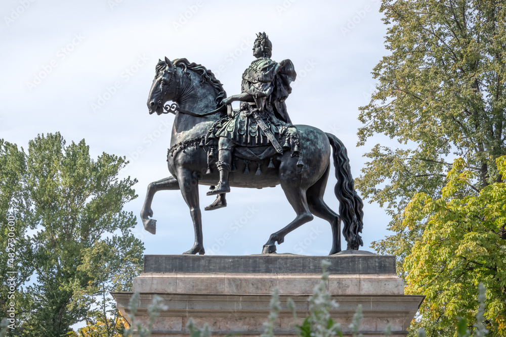 Fototapeta premium A bronze equestrian monument of Peter The Great in front of the St. Michael's Castle in Saint Petersburg, Russia designed by Italian sculptor Carlo Bartolomeo Rastrelli
