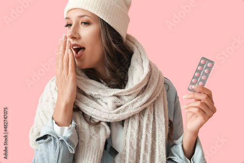 Young woman with sick throa...