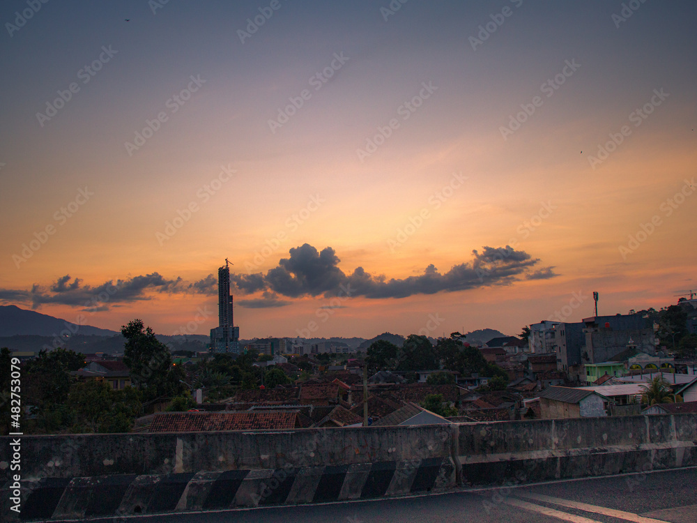 Fototapeta premium sunrise over the city