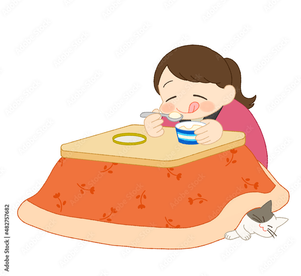 こたつでアイスクリームを食べる女性 こたつでアイスクリームを食べる女性
