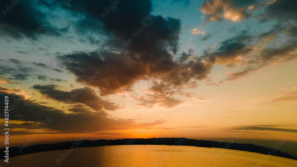 Obraz premium sunset over the river