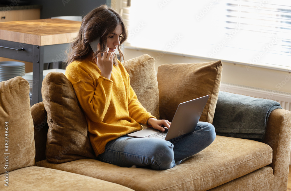 Obraz premium Girl working at home with a laptop during quarantine