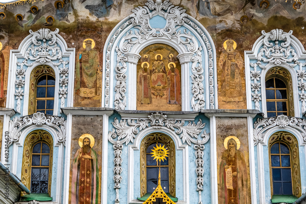 Fototapeta premium Gate church of the Trinity (12th-18th century), Upper Lavra, Kiev, Ukraine