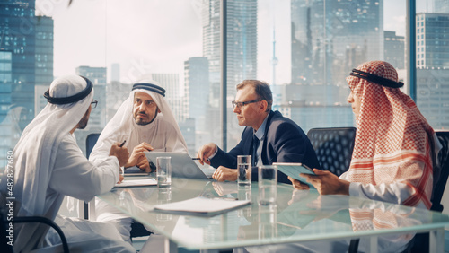 Photos International Business Consultant Advices on Diversification of Investment Portfolio to Successful Arab Company Owners