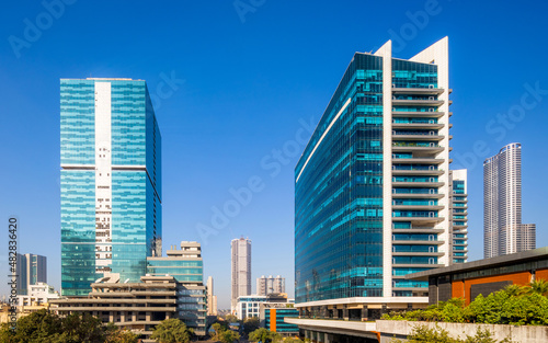 Tableau sur toile The view of the business and skyscraper precinct of Lower Parel, Mumbai that greets you as you enter the precinct by taking the Lower Parel bridge (currently closed for reconstruction)