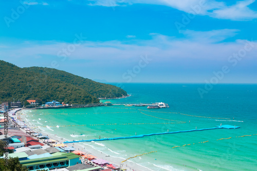 Tropical landscape at Koh larn is a tropical island with emerald green water and beautiful tropical beaches in the clear blue sky.