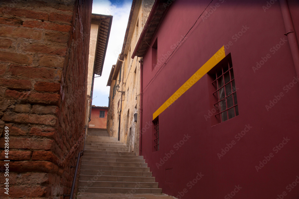 Italia, Toscana, Pisa, Peccioli, il paese colorato di Ghizzano. Italia, Toscana, Pisa, Peccioli, il paese colorato di Ghizzano.