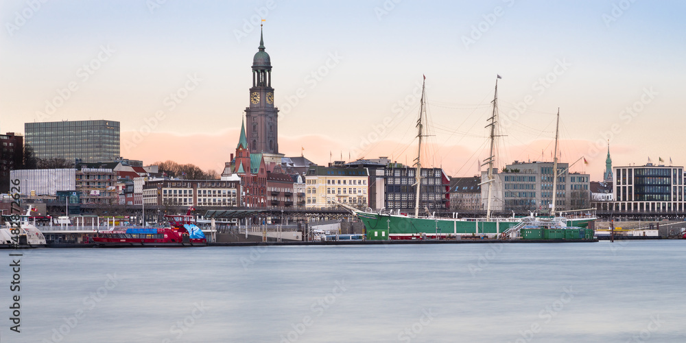 Hamburg Elbe Hafen Michel 1 zu 2 Pano